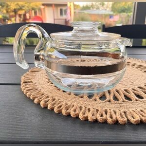 Vintage Pyrex #8336 6 c glass teapot
